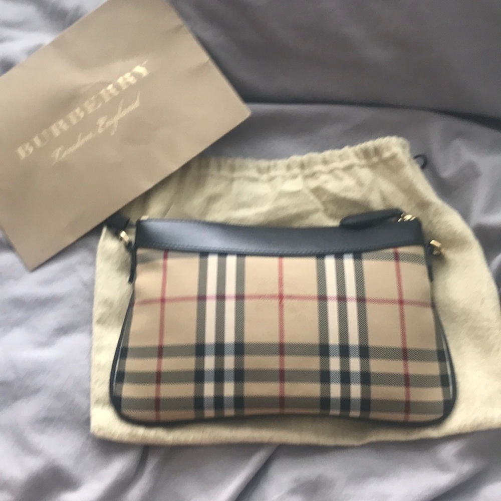 Burberry Horseferry Check Peyton Wristlet - Picture 2 of 3